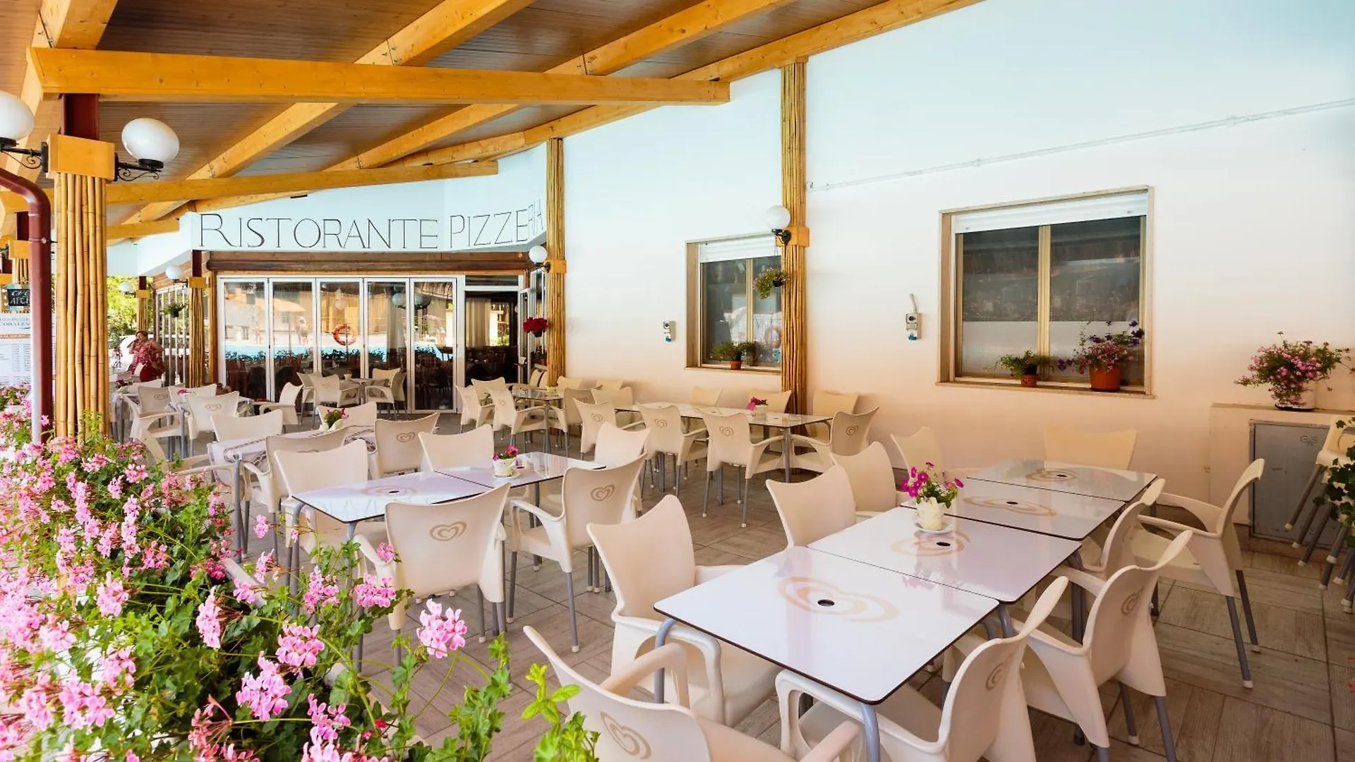 Camping Arcobaleno Village H Marina Di Bibbona Italië